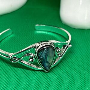 Elegant Silver and Green Bracelet Bangle